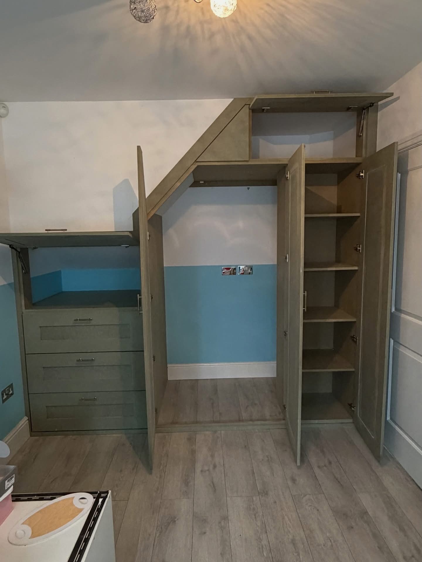 Bespoke fitted wardrobe with storage